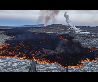 Replay No Comment. The floor is lava : images impressionnantes de coulées de lave en Islande