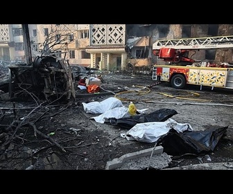 Replay Les recherches s'étendent à Ternopil, en Ukraine, après une frappe russe mortelle sur un immeuble