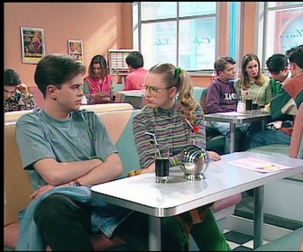 Replay Premiers baisers - S04 E12 - Des mondes différents