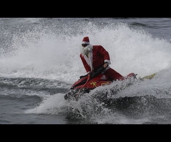 Replay No Comment : au Brésil, le père Noël fait du jet ski