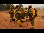 Replay La police espagnole évacue des habitants alors qu'un feu de forêt menace des maisons près de Madrid