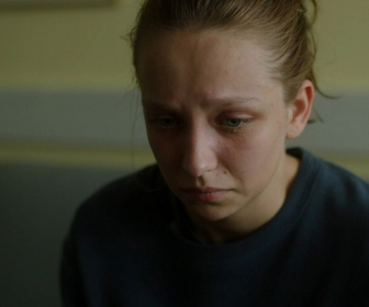 Replay Three girls - S1 E2