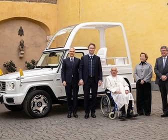 Replay Papamobile : la grande parade du pape - Le dessous des images