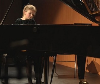 Replay ARTE Journal - Nora et son piano pour l'Ukraine