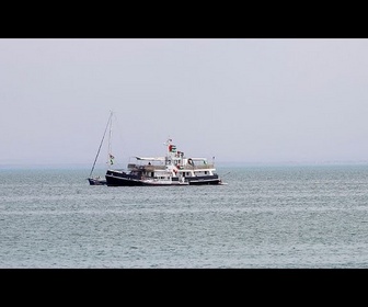 Replay La flottille d'aide pour Gaza retarde son départ après des attaques signalées.