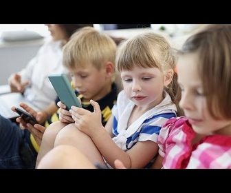 Replay Pays-Bas : le gouvernement alerte les parents des dangers du numérique chez les jeunes