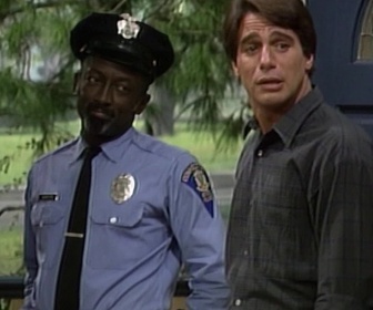 Replay Madame est servie - S05 E01 - La première voiture