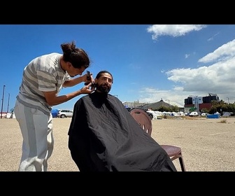 Replay Beyrouth : un coiffeur bénévole redonne dignité avec des coupes gratuites