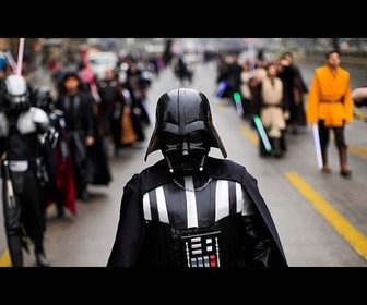 Replay La 'Parade des Galaxies' attire les fans de Star Wars dans les rues de Santiago