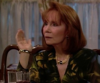 Replay Madame est servie - S07 E21 - Entre les deux son coeur balance