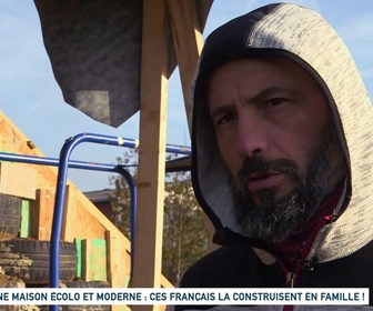 Replay Un jour, un doc week-end - Une maison écolo et moderne : ces Français la construisent en famille ! (1/2)