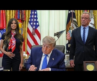 Replay Donald Trump recommande de réduire de 18 à 11 le nombre des vaccins infantiles