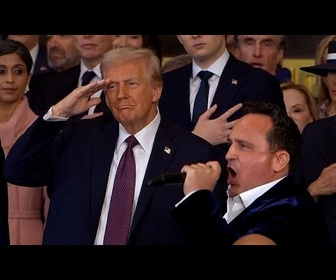 Replay Donald Trump s'enthousiasme aux sons de l'hymne national américain pour sceller son investiture