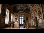 Replay La galerie d'Apollon du Louvre rouvre ses portes, après le scandale du vol des bijoux de la Couronne