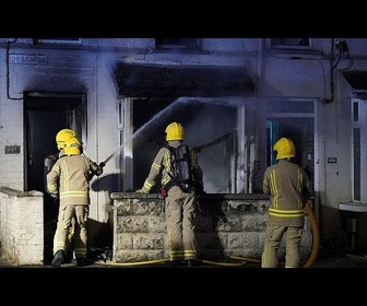 Replay En images, maisons et véhicules incendiés lors d'une émeute anti-immigration en Irlande du Nord