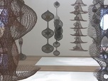 Replay Les sculptures en fil de fer et l'art singulier de Ruth Asawa