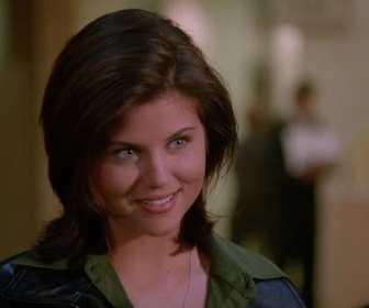 Replay Beverly Hills, 90210 - S07 E13 - Plaisir d'offrir