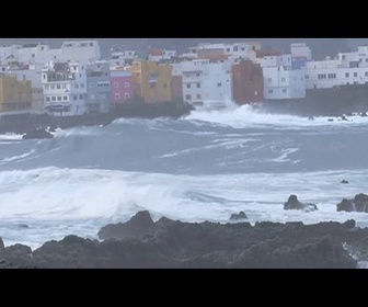 Replay Tenerife : de fortes vagues meurtrières, les autorités mettent en garde contre les dangers en mer