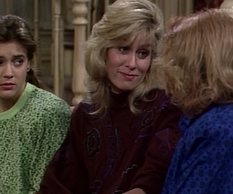 Replay Madame est servie - S05 E06 - Un de perdu