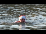 Replay Des nageurs d'hiver se jettent à l'eau le jour de Noël à Berlin