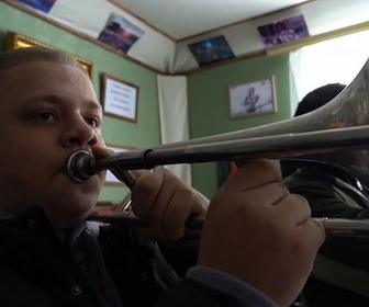 Replay ARTE Journal - Ukraine : le son de la guerre transformé en musique