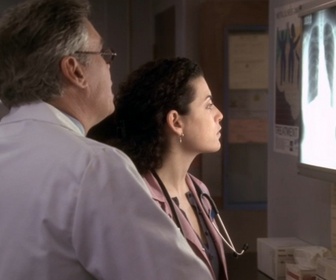 Replay Urgences - S5E13 - Le choix de Joï