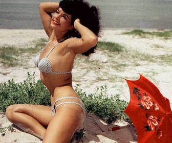 Replay Bettie Page se dévoile