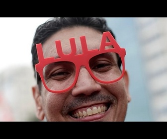 Replay Des partisans de Lula forment son nom dans les eaux de Rio avant le second tour