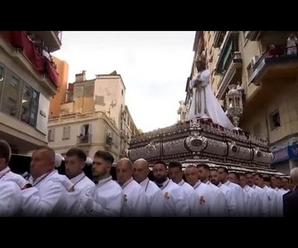 Replay Des milliers de fidèles à Malaga assistent au défilé annuel de Pâques