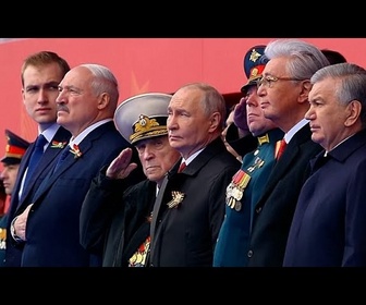 Replay Poutine supervise le défilé militaire de la Victoire à Moscou