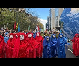 Replay Des dizaines de milliers de manifestants dans les rues de Bruxelles pour la défense du climat