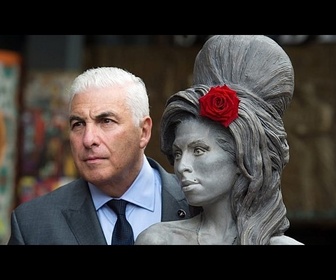 Replay Le père d'Amy Winehouse doit verser près d'un million de livres à ses amies