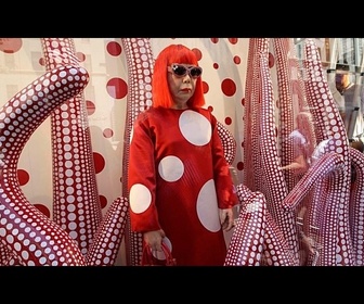 Replay Pois, salles infinies et sculptures phalliques : l'art de Yayoi Kusama en images