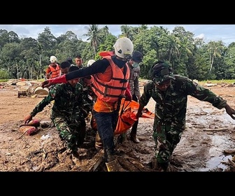 Replay Vu du ciel, les ravages des inondations et glissements de terrain en Indonésie, plus de 400 morts