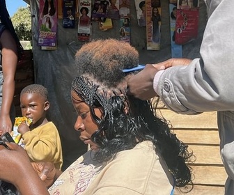 Replay Zimbabwe, l'art des tresses africaines - 360° Reportage