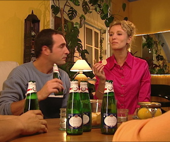 Replay Un gars, une fille - S3E82 - Soirée entre copains