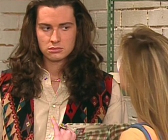 Replay Hélène et les garçons - S07 E01 - Encombrement