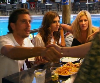 Replay Les sœurs Kardashian à Miami - S3 E3 - Un drôle de remède