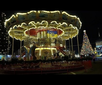 Replay Des familles trouvent un rare calme au centre d'exposition ukrainien malgré les coupures de courant
