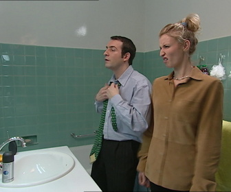 Replay Un gars, une fille - S2E28 - Dans la salle de bain (4)