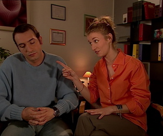 Replay Un gars, une fille - S2E19 - Chez le psy (5)