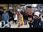 Replay Greta Thunberg rejoint 10 000 manifestants pour le climat à Stockholm