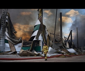 Replay Ukraine : nouvelles frappes russes meurtrières, habitations et entrepôts en feu