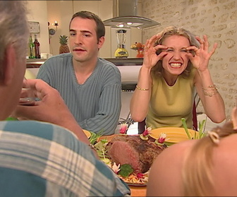 Replay Un gars, une fille - S2E63 - À une terrasse de café