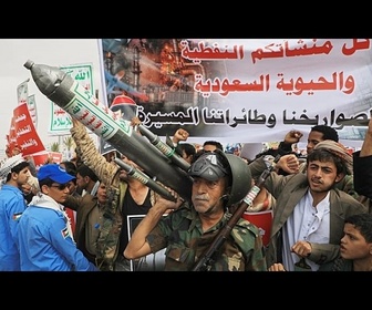 Replay Les rebelles houthis du Yémen revendiquent l'attaque d'un pétrolier saoudien en mer Rouge