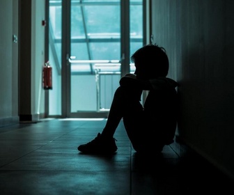 Replay C'est en France - Enfants placés : des vies brisées