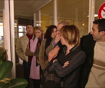 Replay Un gars, une fille - S3E83 - File d'attente (4)