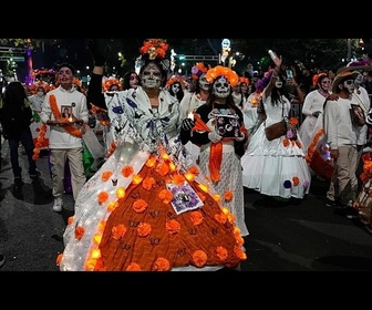 Replay Mexique : les morts prennent vie dans un carnaval de couleurs