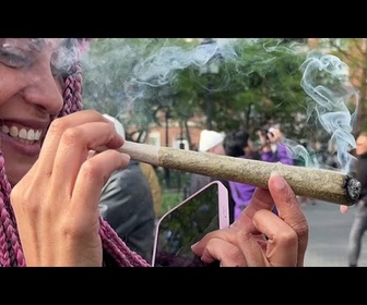 Replay Les fumeurs de cannabis célèbrent le 420 à New York