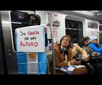 Replay Argentine : des scientifiques manifestent contre les coupes budgétaires dans la recherche